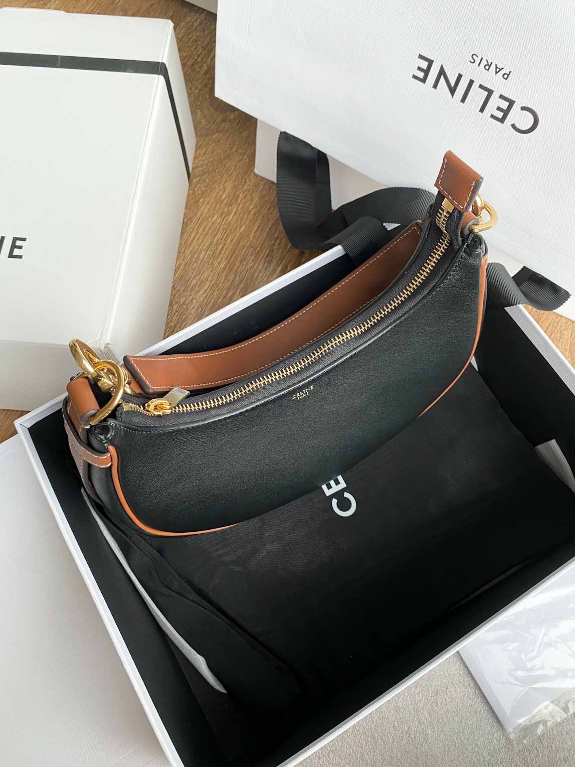 910 Original Celine AVA STRAP Medium Smooth Cow Leather Handbag New Full Leather Underarm Bag Dimensions: 24