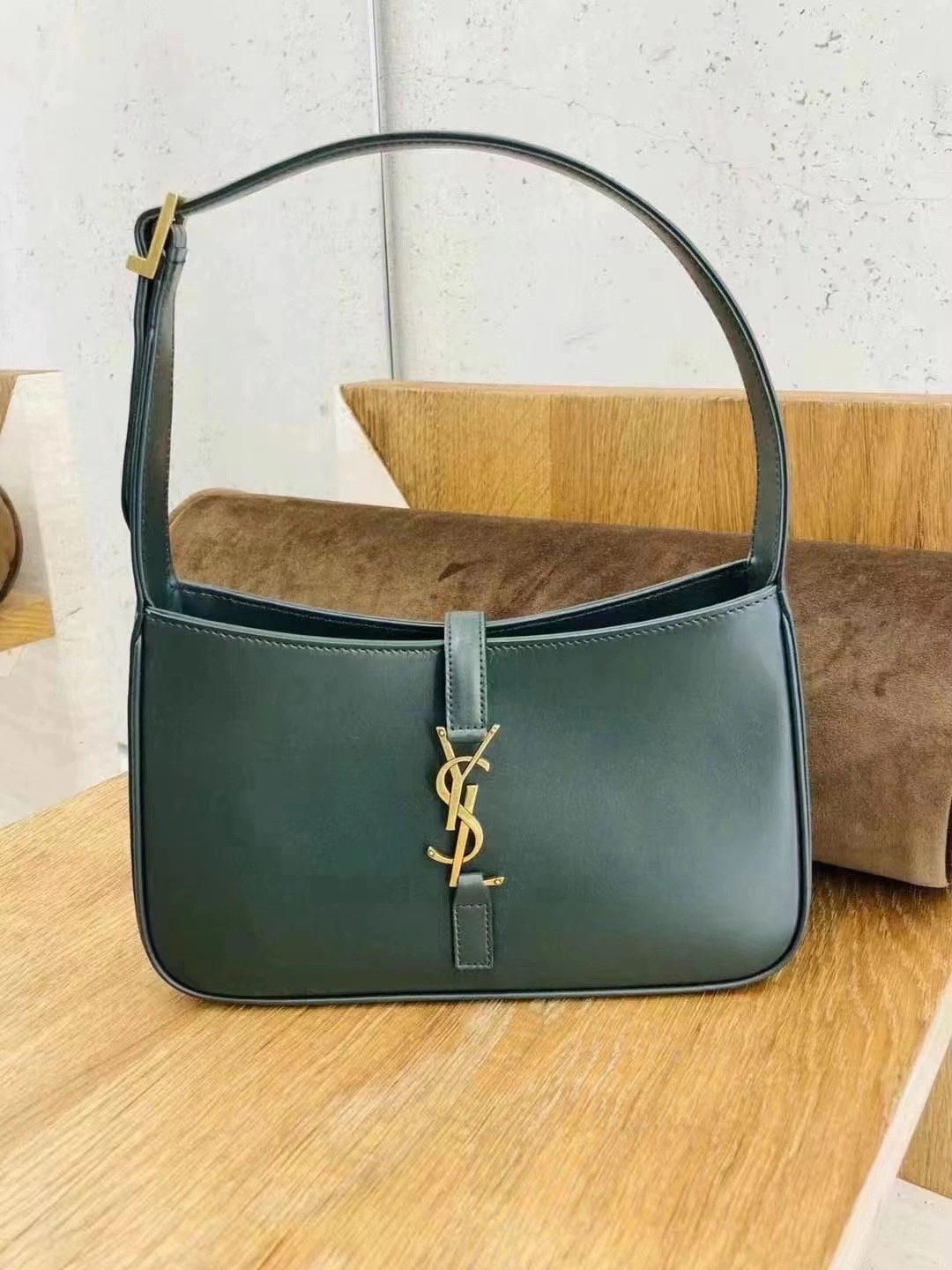 Saint laurent Ysl LE 5 À 7 平纹腋下包 657228绿色