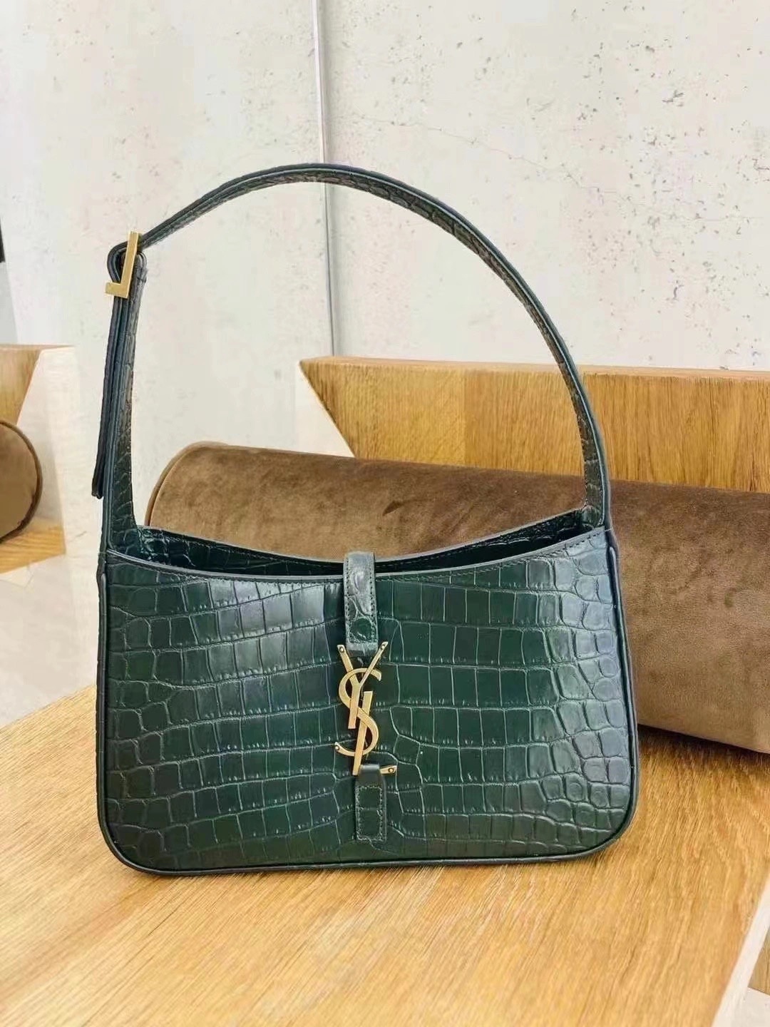 Saint laurent Ysl LE 5 À 7 鳄鱼纹腋下包 657228绿色