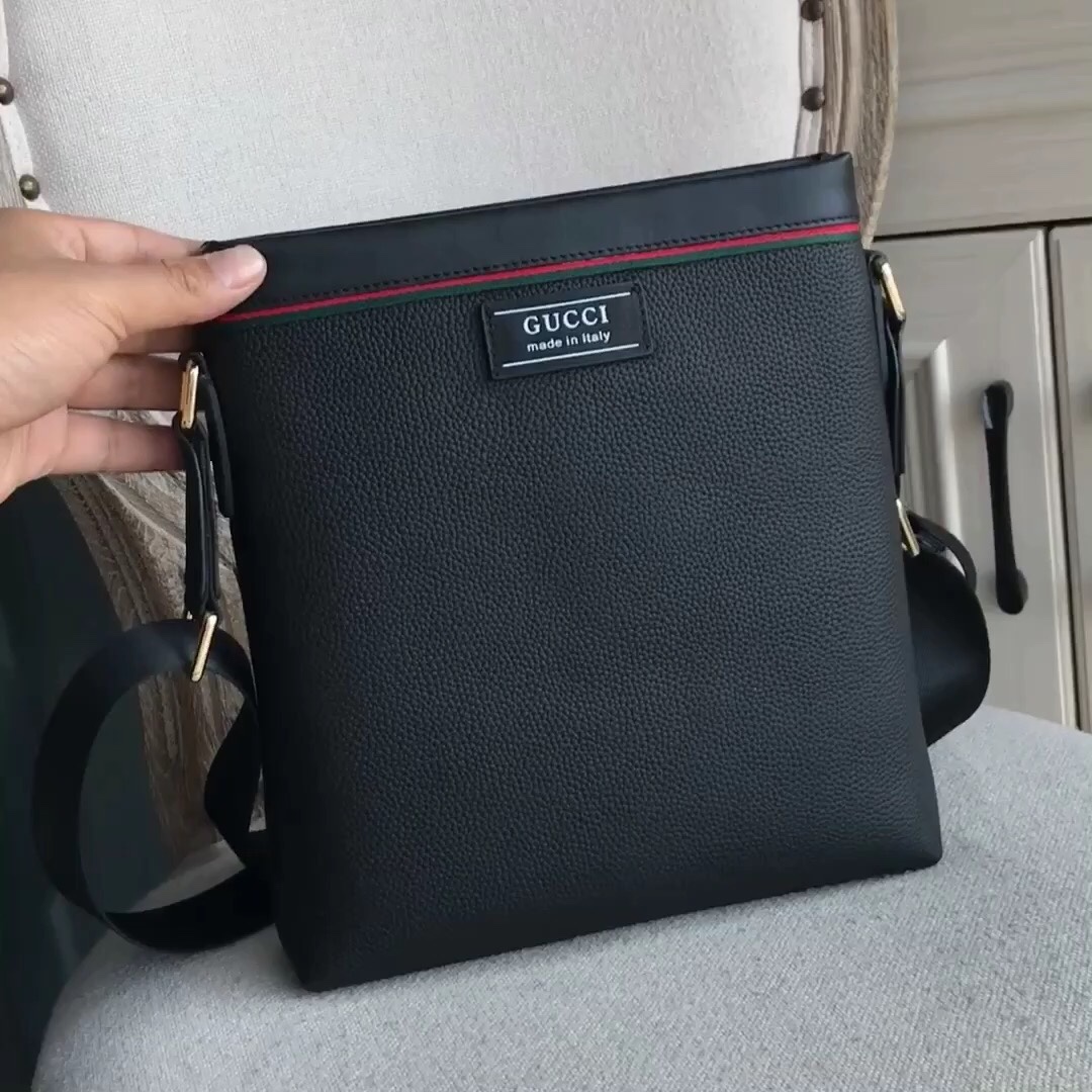 最新火爆款顶级原单 古奇  Gucci 斜挎包全头层牛皮打造顶级版型YKK拉头仿爆牙超顺滑拉链，男士高端定制斜挎包大量出货