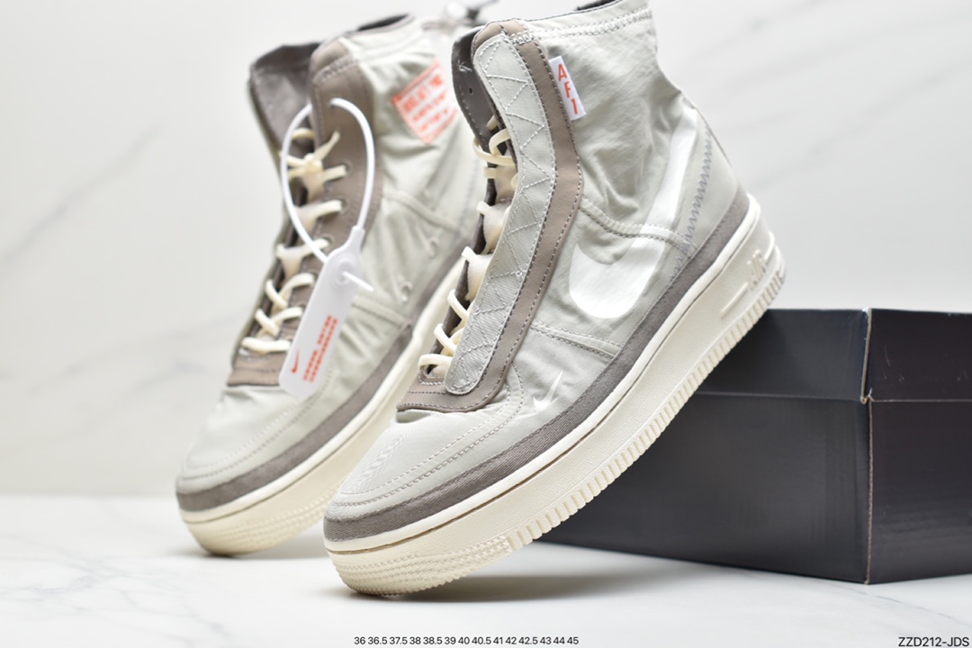 250 耐克Nike Air Force 1 Hi Shell 全新系带方案眼前这双 Nike Air Force 1 Hi Shell DO7450