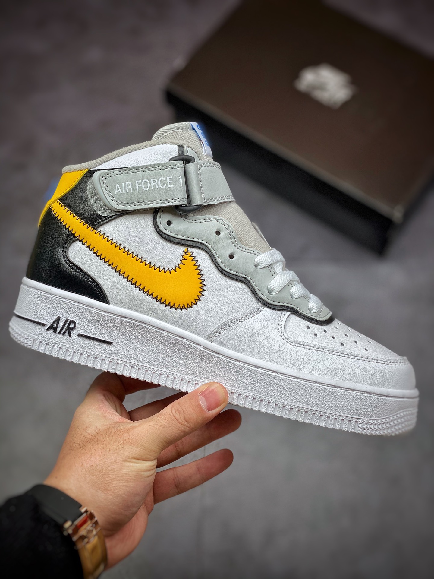 220 Air Force 1 ’07 Mid 白灰黄缝线 DH7451-101