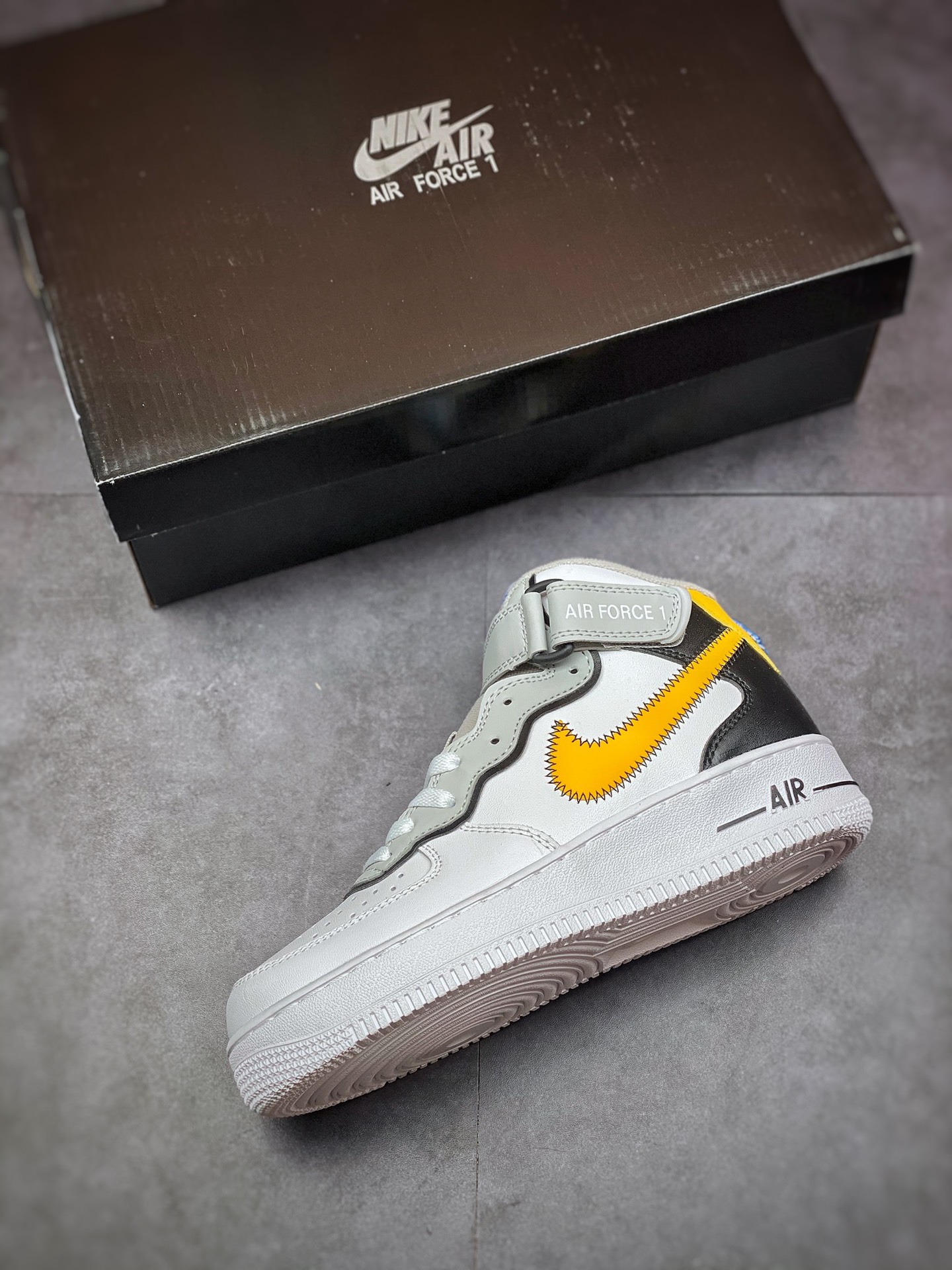 220 Air Force 1 ’07 Mid 白灰黄缝线 DH7451-101