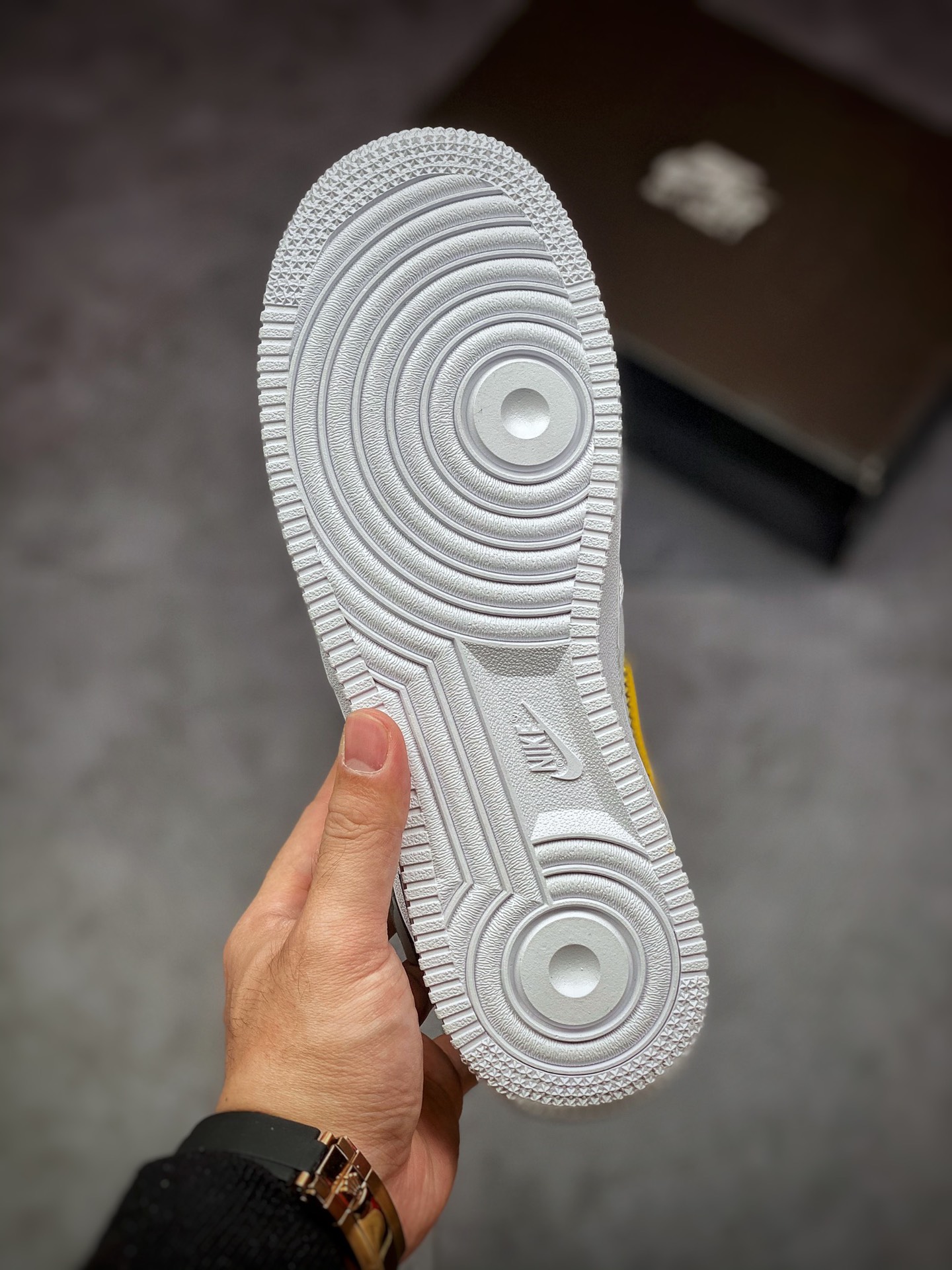 220 Air Force 1 ’07 Mid 白灰黄缝线 DH7451-101