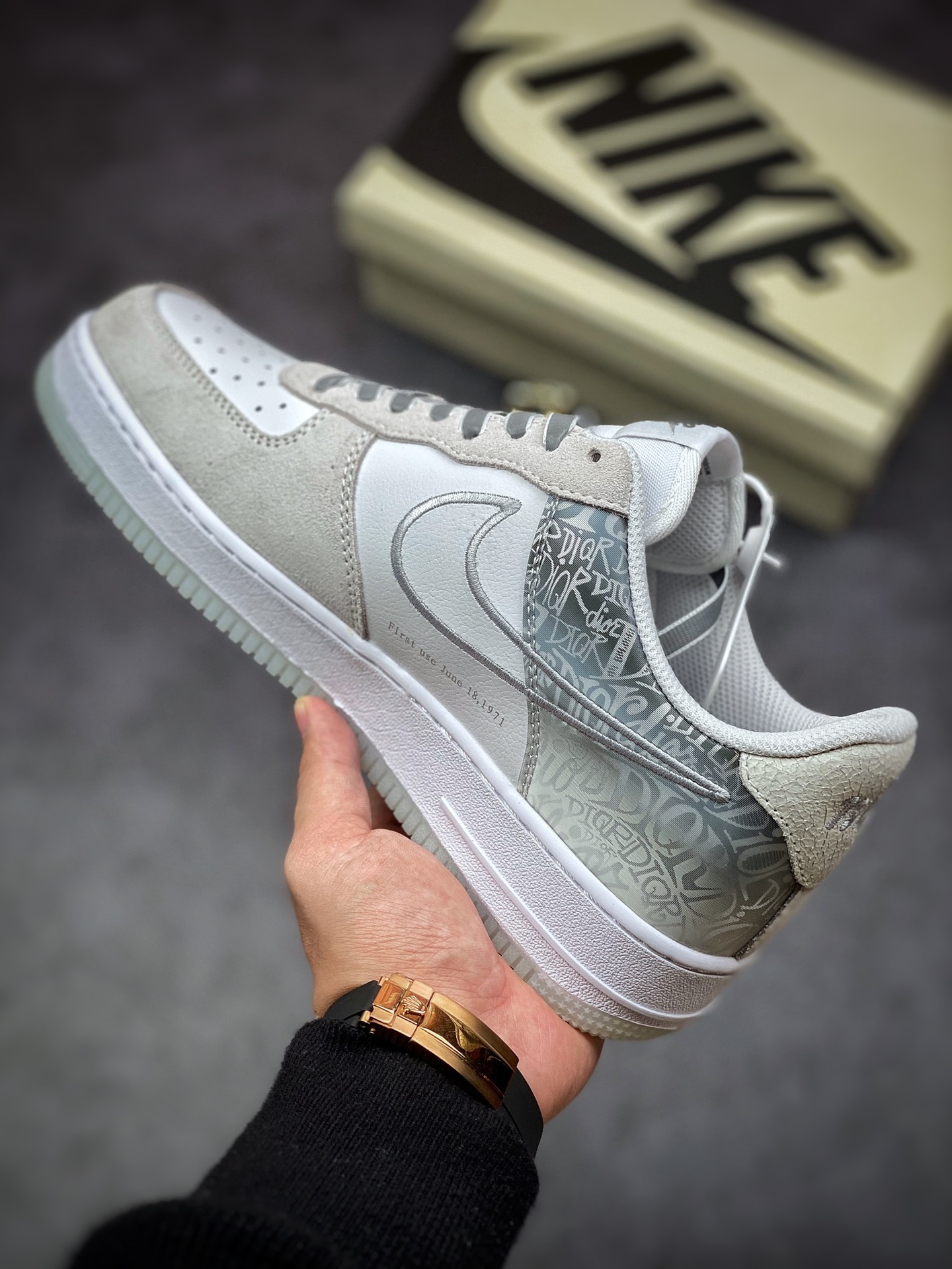 240 Air Force 1 Low 太空银金扣50周年 DA8302-333