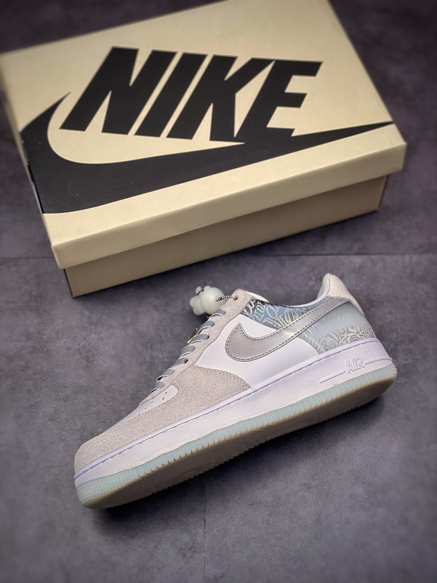 240 Air Force 1 Low 太空银金扣50周年 DA8302-333