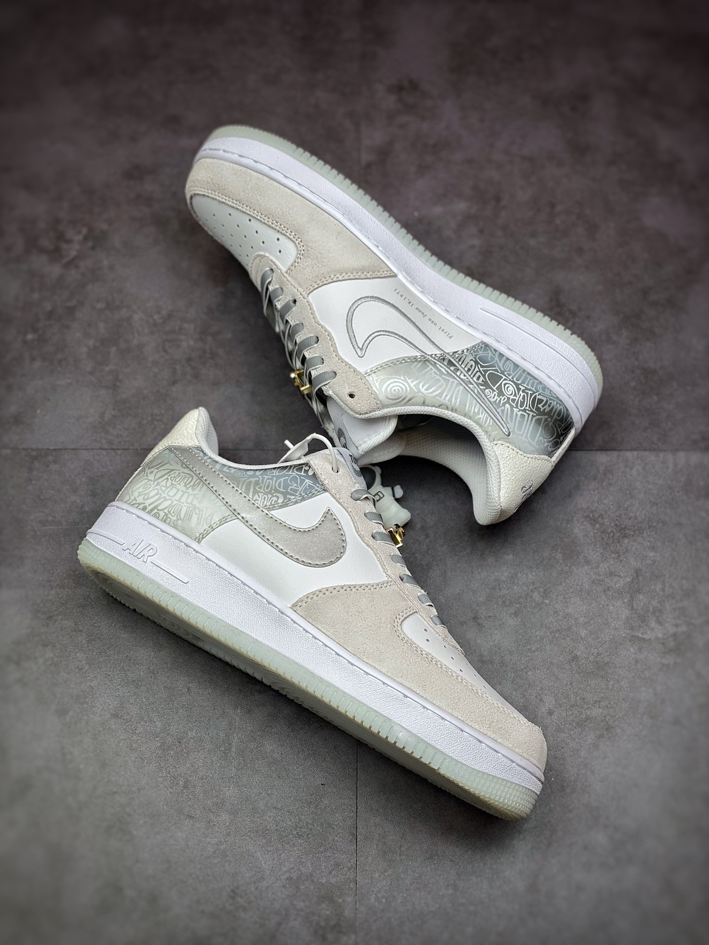 240 Air Force 1 Low 太空银金扣50周年 DA8302-333