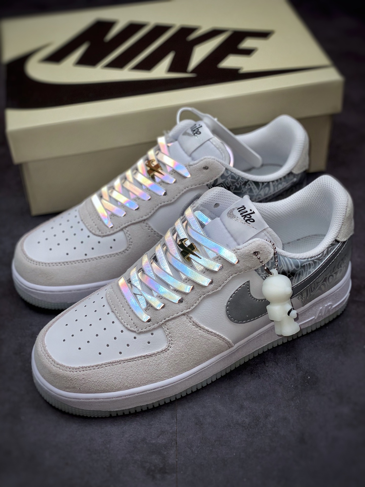 240 Air Force 1 Low 太空银金扣50周年 DA8302-333
