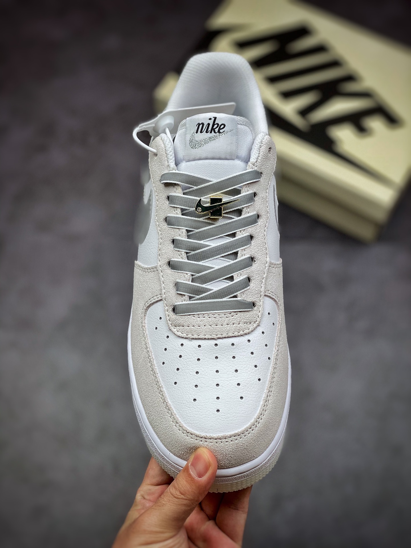 240 Air Force 1 Low 太空银金扣50周年 DA8302-333