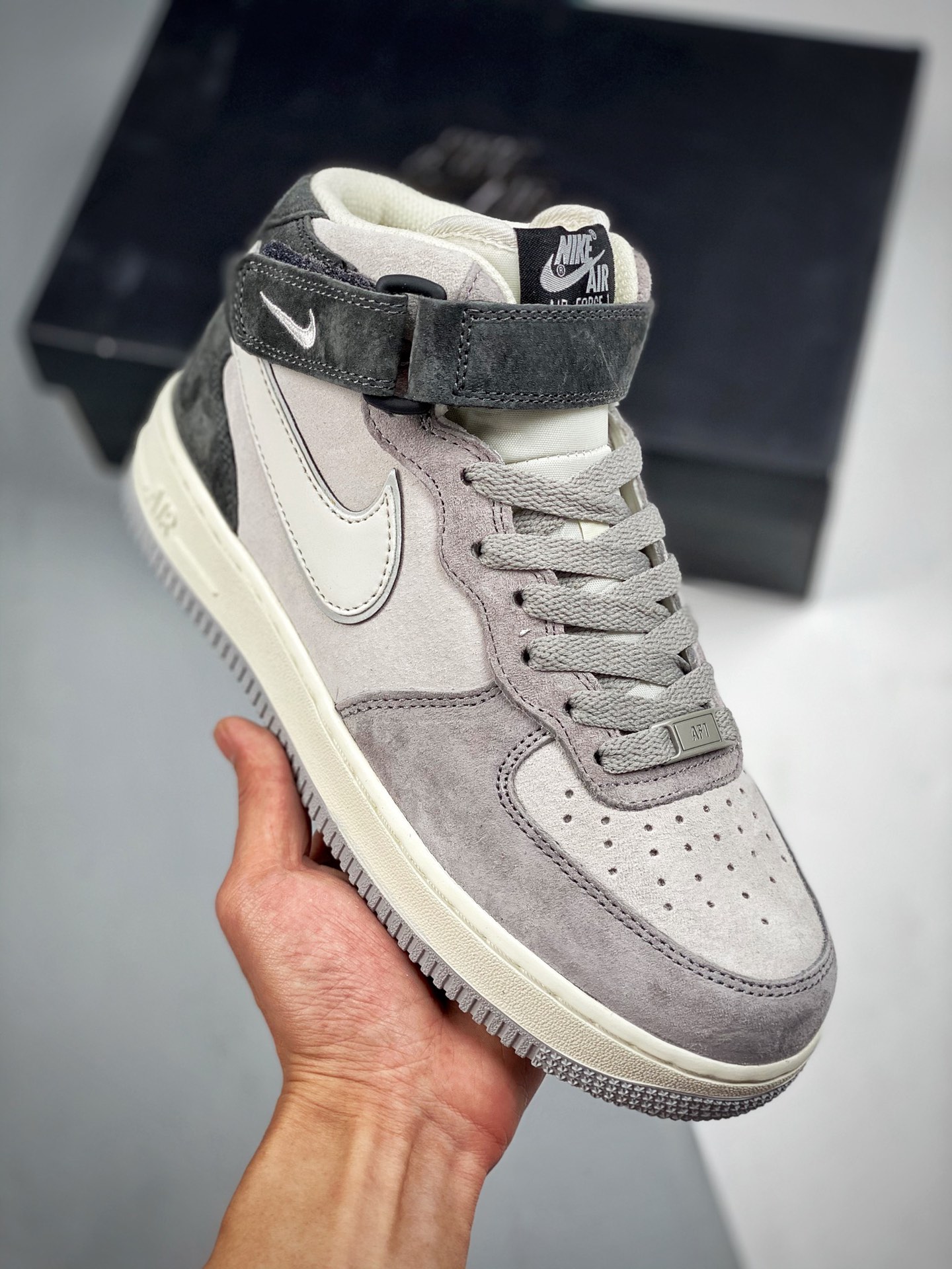 Nk Air Force 1 Low 07 Combinación de colores beige, gris y negro. Horma original y cartón original para crear el estilo…