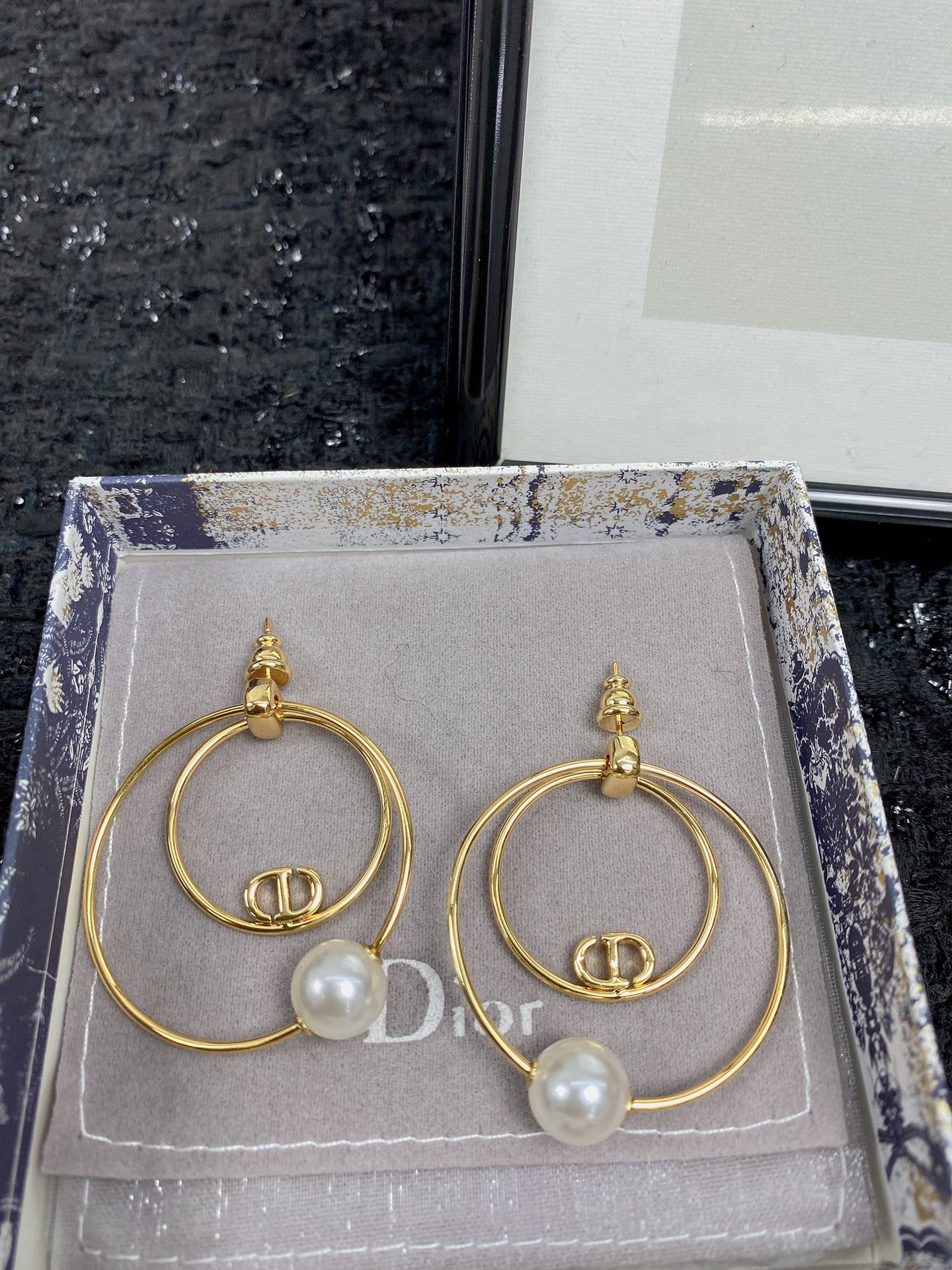  编码E1705   
🛍耳钉热销款火爆上新❣
🛍同步专柜‼独家高端品质实拍图‼代购级别‼做工精致细腻👍