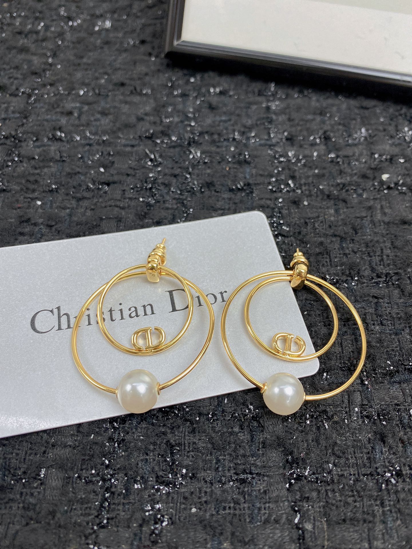  编码E1705   
🛍耳钉热销款火爆上新❣
🛍同步专柜‼独家高端品质实拍图‼代购级别‼做工精致细腻👍
