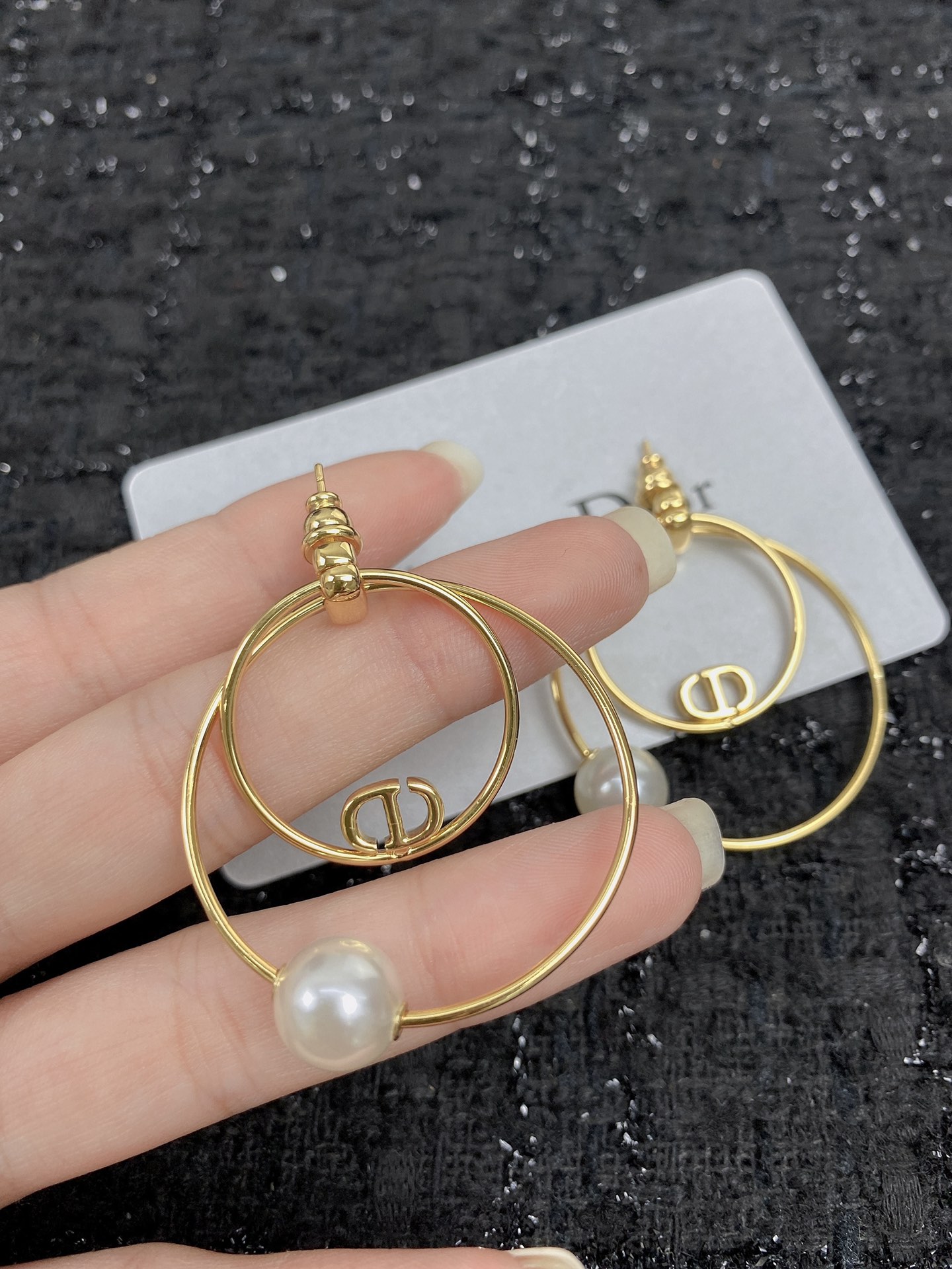  编码E1705   
🛍耳钉热销款火爆上新❣
🛍同步专柜‼独家高端品质实拍图‼代购级别‼做工精致细腻👍