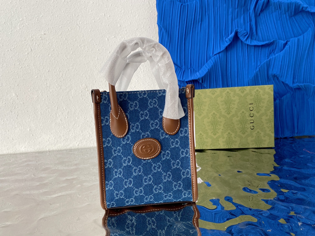 Gucci 古奇   GG 丹宁牛仔布系列 迷你托特包 男女通用斜挎包单肩包 采用精湛镶嵌细工，实物拍摄 原厂原版面料 671623 配送小票防尘袋 礼盒 19 x 15 cm。