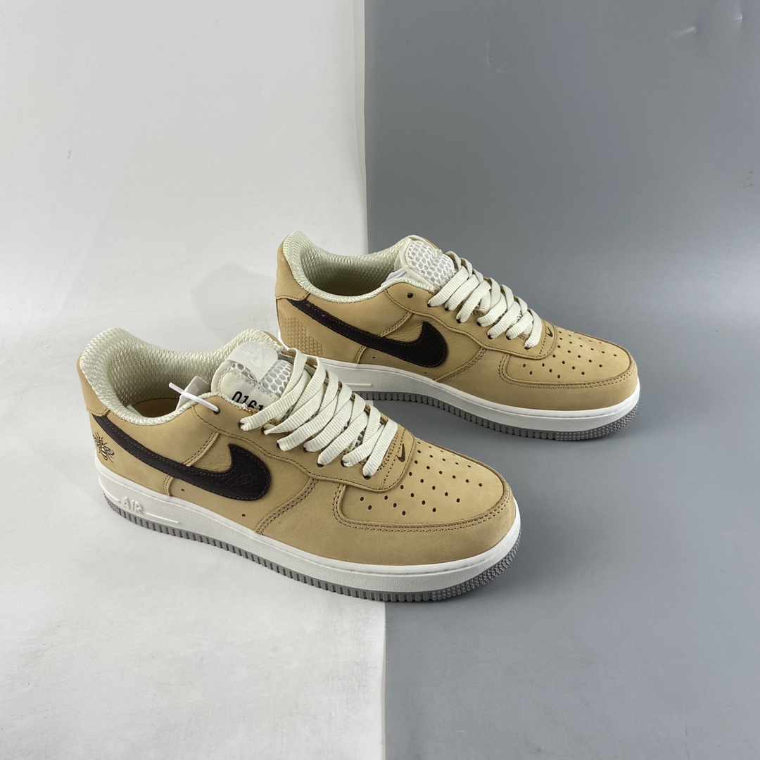 P240 NIKE Air Force 1’07 Low ”Manchester Bee” 卡其棕 休闲板鞋 DC1939-200