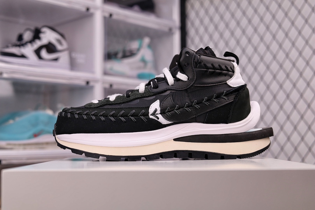 I5  大厂批次 Jean Paul Gaultier x Sacai x NK VaporWaffle High 黑白色DH9186-001改良马拉松高帮解构设计前卫变形厚底休闲慢跑鞋 升级正确4层组合鞋底型原楦原纸版开发采用头层皮革组合头层磨砂软皮及复合牛津布面材质鞋面后跟嵌入V型TPU稳固支架中底嵌入超轻发泡EVA缓震材质及U型TPU架双层进口无味切片打磨组合鞋底