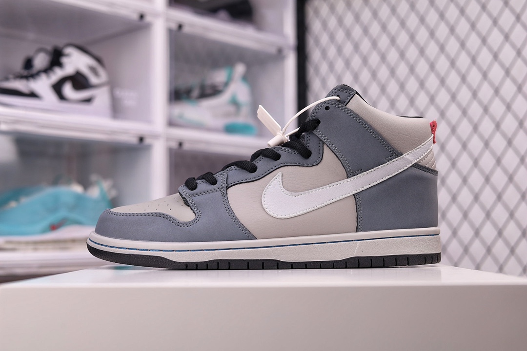 H5 Nike Dunk SB High 灰白 中帮百搭休闲板鞋 大厂纯原出品 实拍首发原装头层材料 独家版型蒸餾加工帶來的是更好的视觉和脚感体验大厂纯原品质出货 清洁度 电绣工艺 皮料切割干净无任何毛边 细节完美