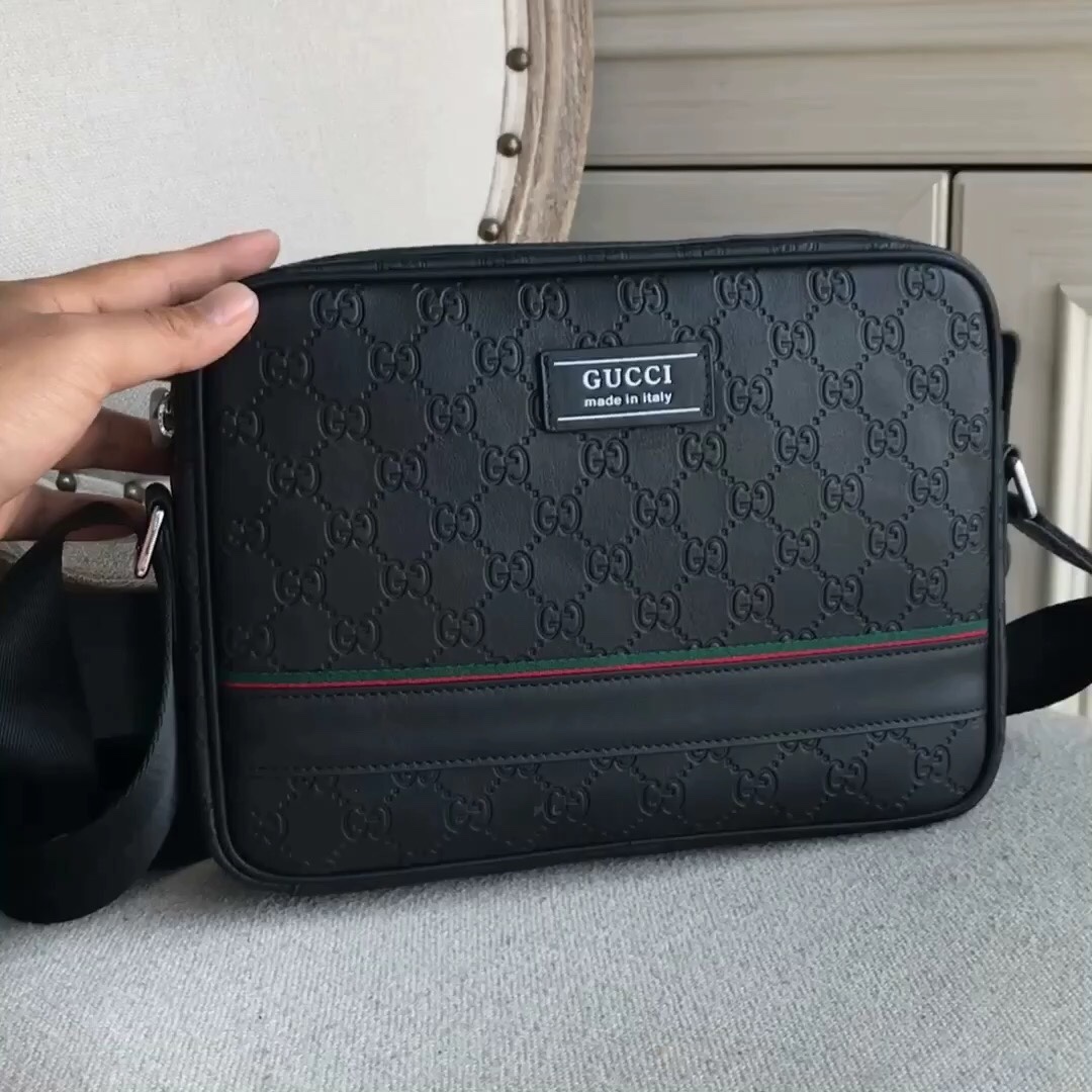 最新火爆款顶级原单 古奇  Gucci 休闲斜挎包头层牛皮双G花皮打造顶级版型YKK拉头仿爆牙超顺滑拉链男士高端定制斜挎包大量出货