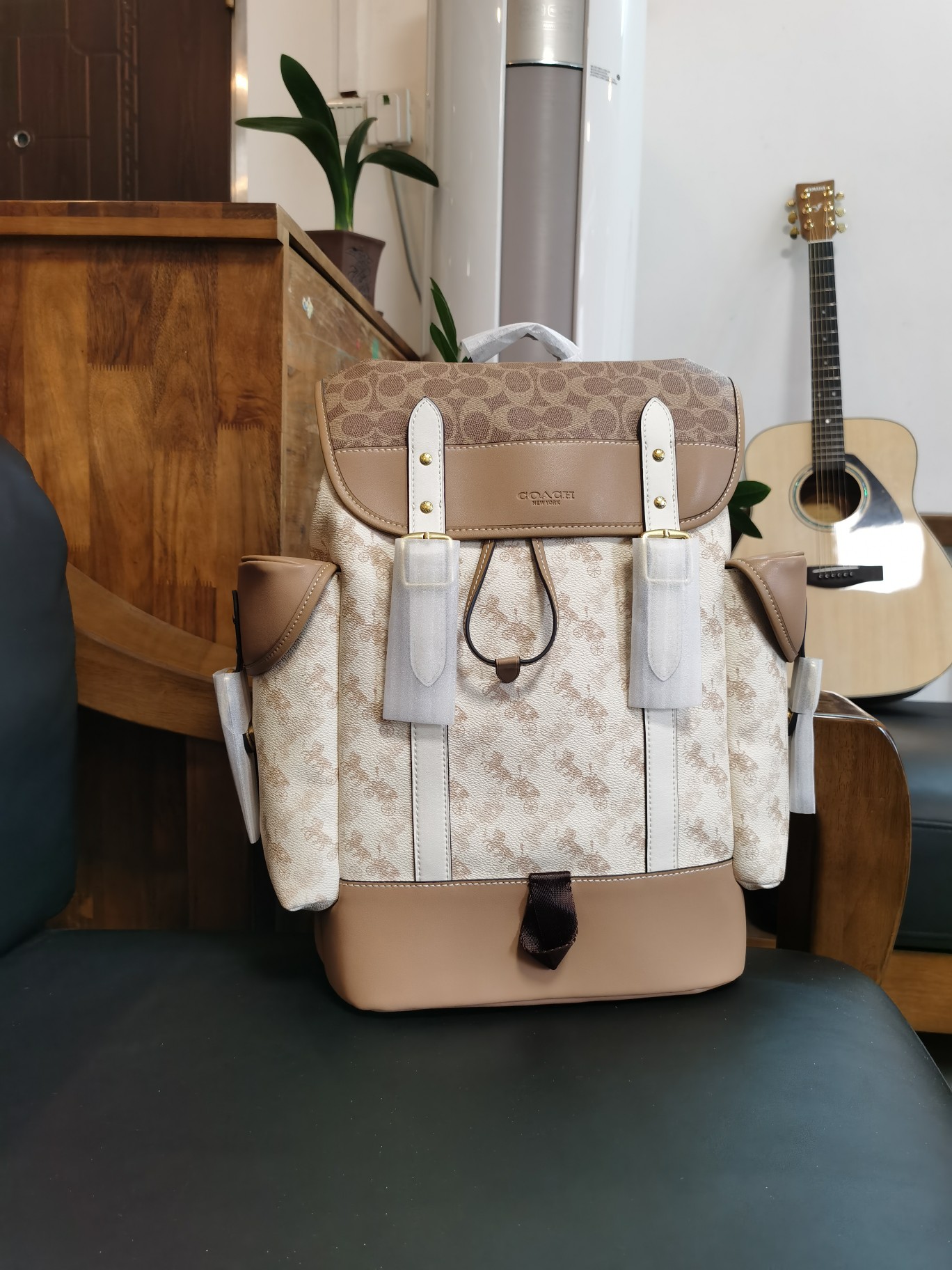 Coach 新款c3802马车图案印花HITCH 翻盖抽绳男士双肩背包 印花涂层帆布和柔软抛光平纹纹头层牛皮