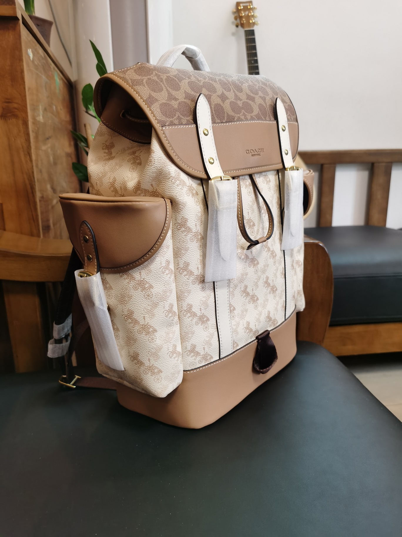 Coach 新款c3802马车图案印花HITCH 翻盖抽绳男士双肩背包 印花涂层帆布和柔软抛光平纹纹头层牛皮