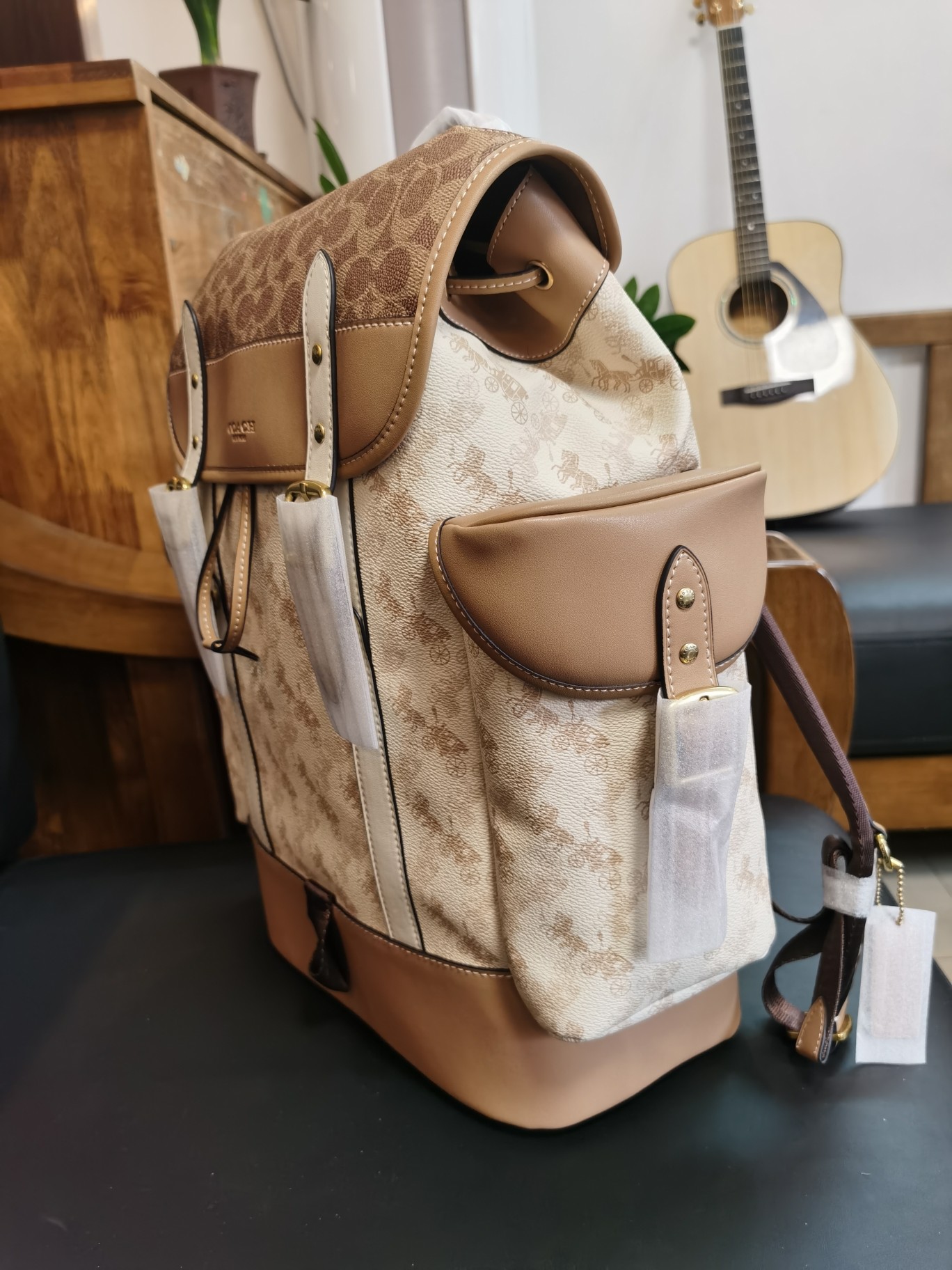 Coach 新款c3802马车图案印花HITCH 翻盖抽绳男士双肩背包 印花涂层帆布和柔软抛光平纹纹头层牛皮