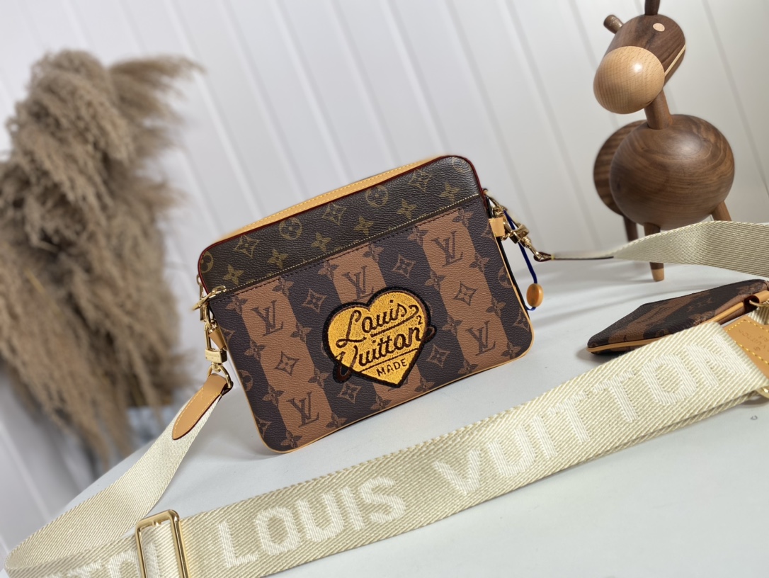Louis Vuitton Sale
 Messenger Bags Yellow M45965