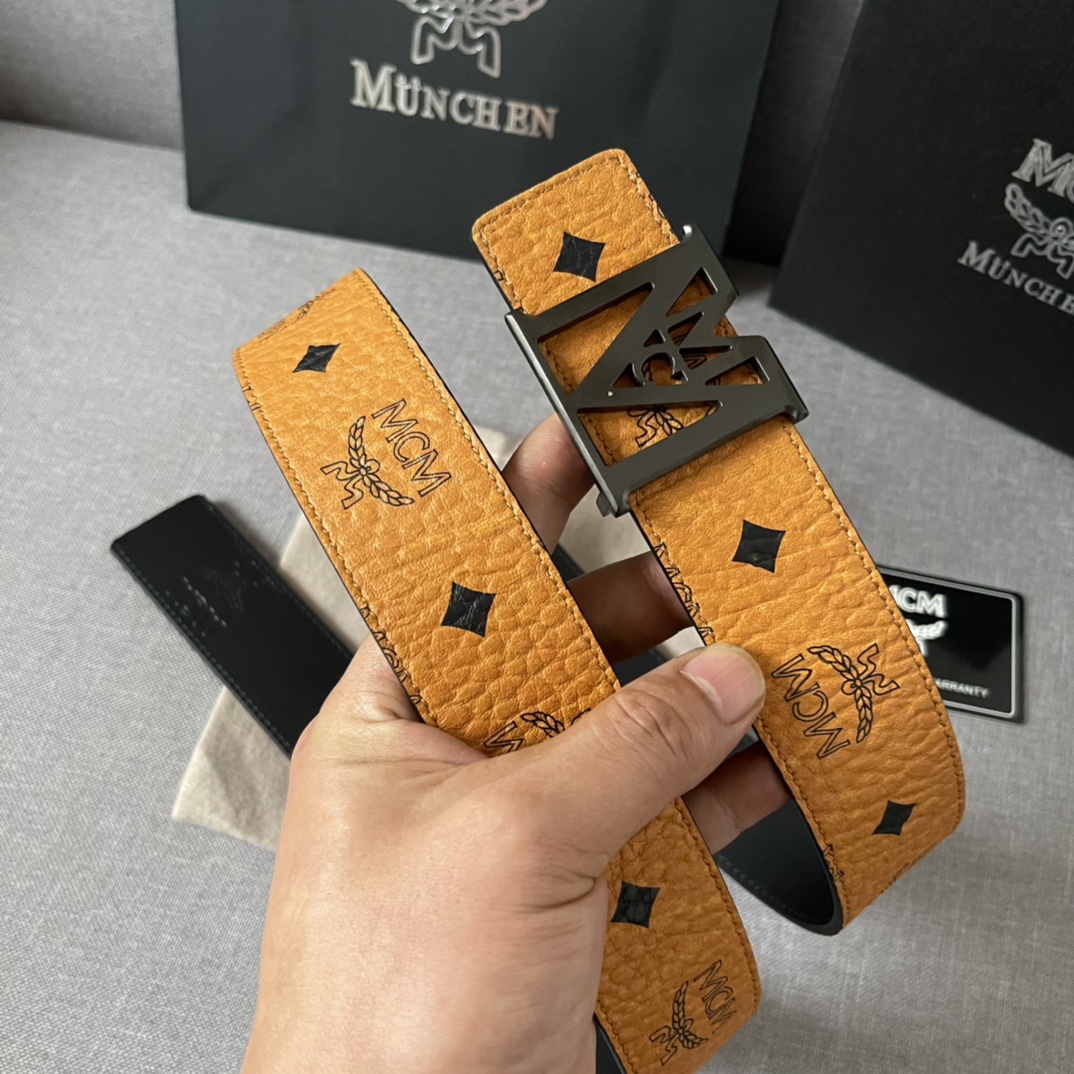 MCM这款多功能腰带一面由经典Vis