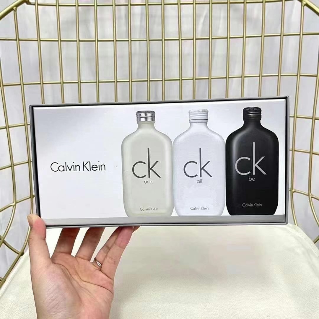 Calvin Klein Deluxe Travel Collection: 3 Sample Perfumes for Men & Women 2 i1641738304 4059 1