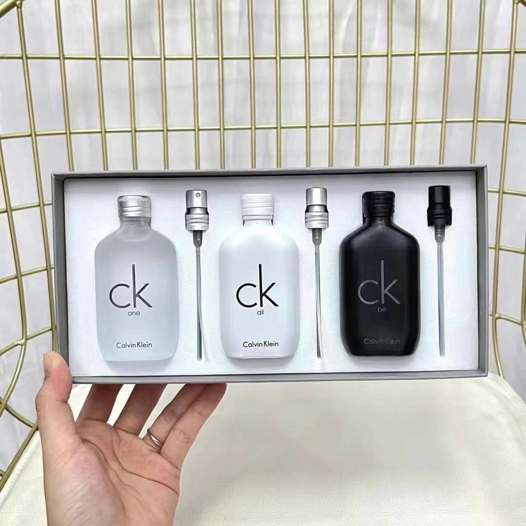 Calvin Klein Deluxe Travel Collection: 3 Sample Perfumes for Men & Women 3 i1641738304 9315 2