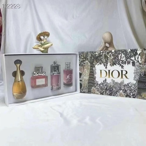 Dior Perfume Miniature Set, 4-Piece Variety Collection (4 x 30ml) 1 Dior Perfume Miniature Set, 4-Piece Variety Collection (4 x 30ml)