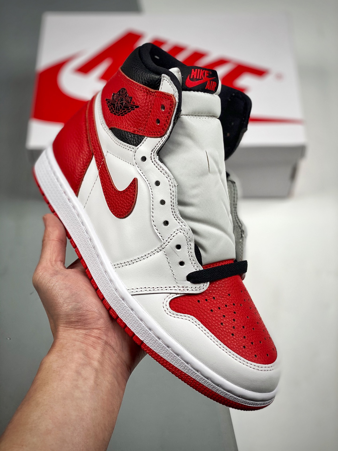 Air Jordan 1 “Obsidian” Blanco y rojo. Relación calidad-precio. La mejor calidad en su rango de precios. Desarrollo con…
