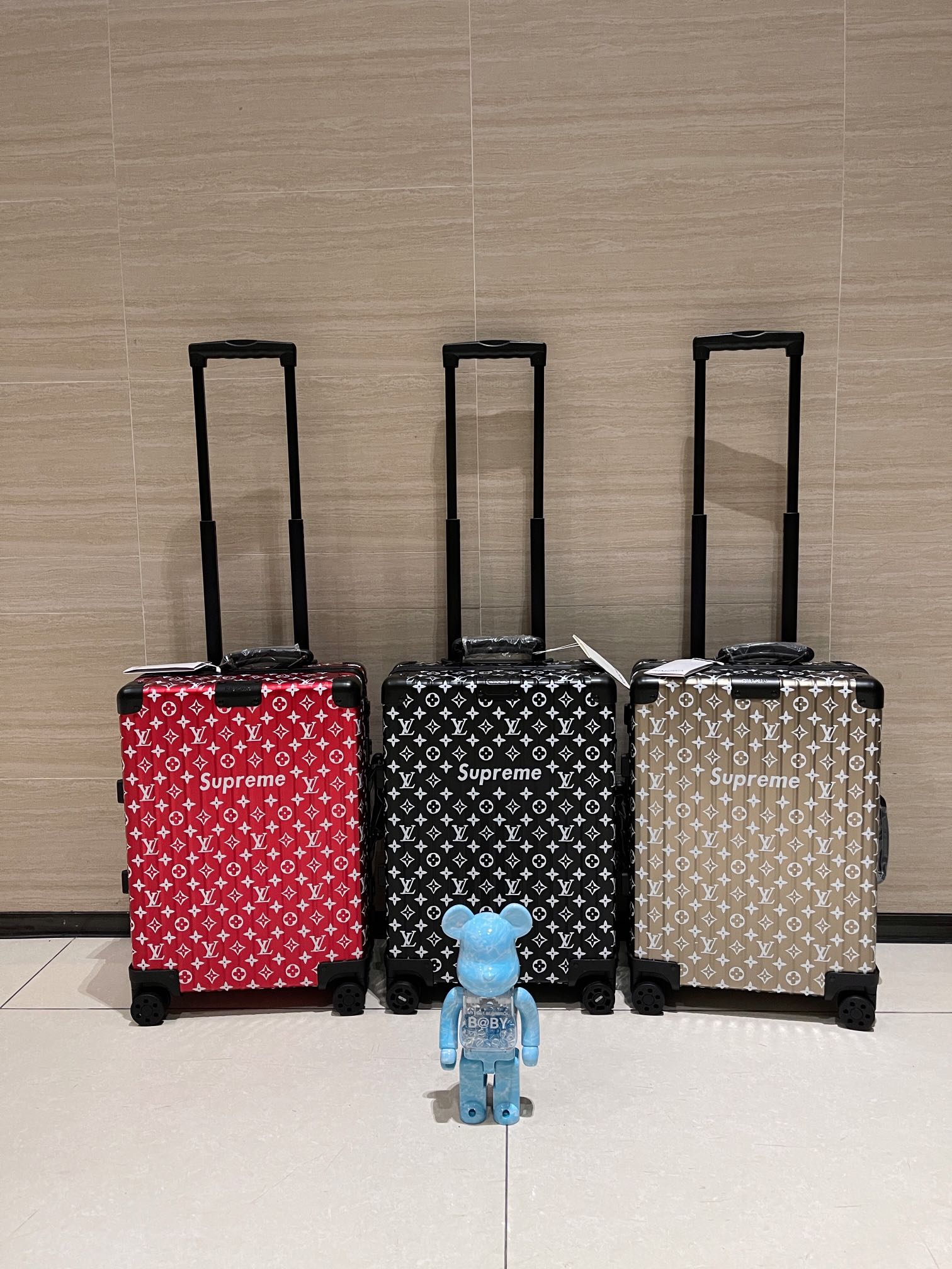 Special price with free shipping Lv&rimowa co-branded aluminum alloy model, unveiled at Lv's spring/summer Paris show, …