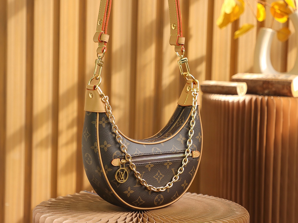 LV M81098 𝐋𝐎𝐎𝐏系列豌豆包月亮包