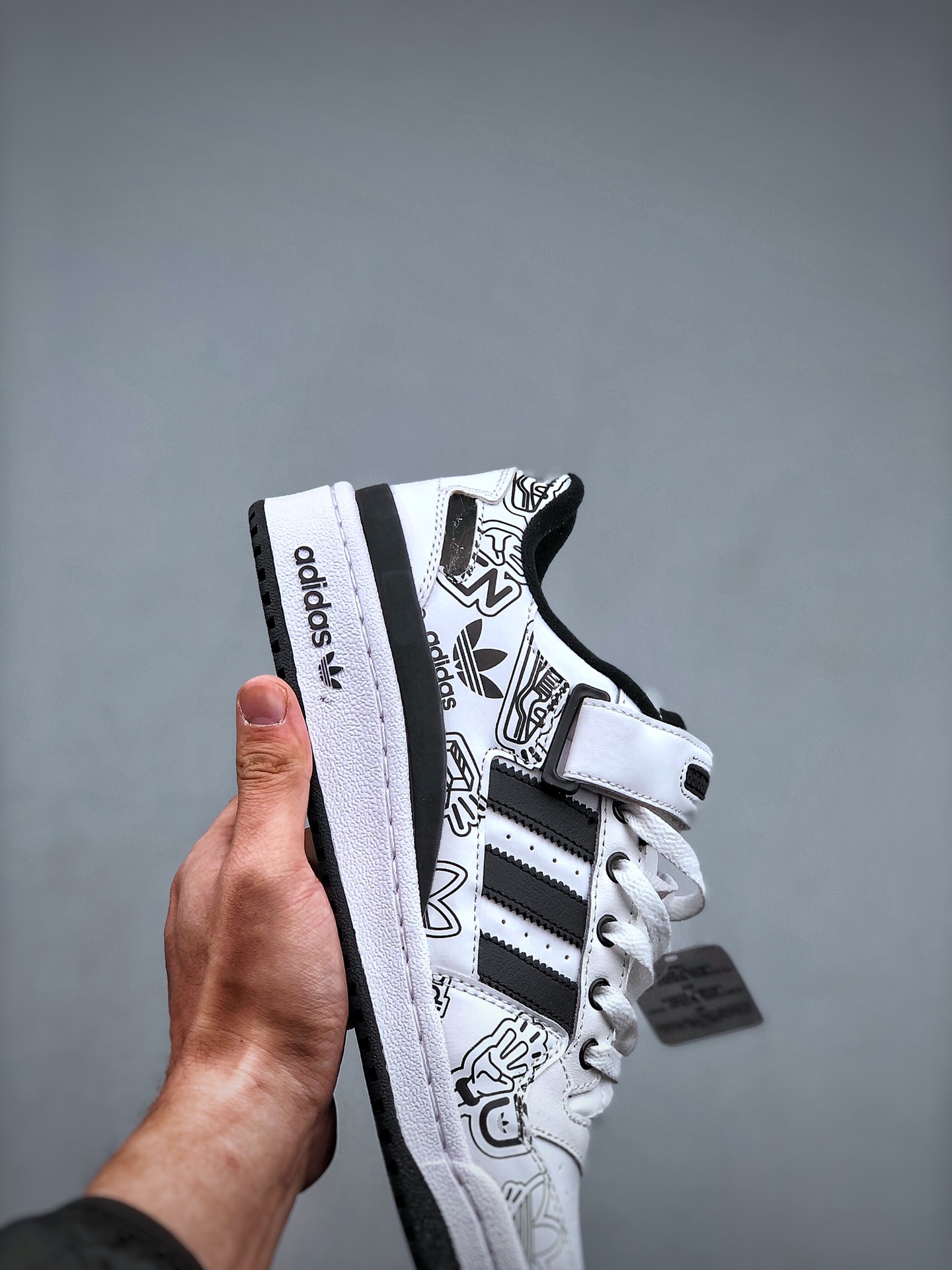Adidas Originals Forum Low 黑白 涂鸦 低帮百搭潮流休闲运动板鞋插图5
