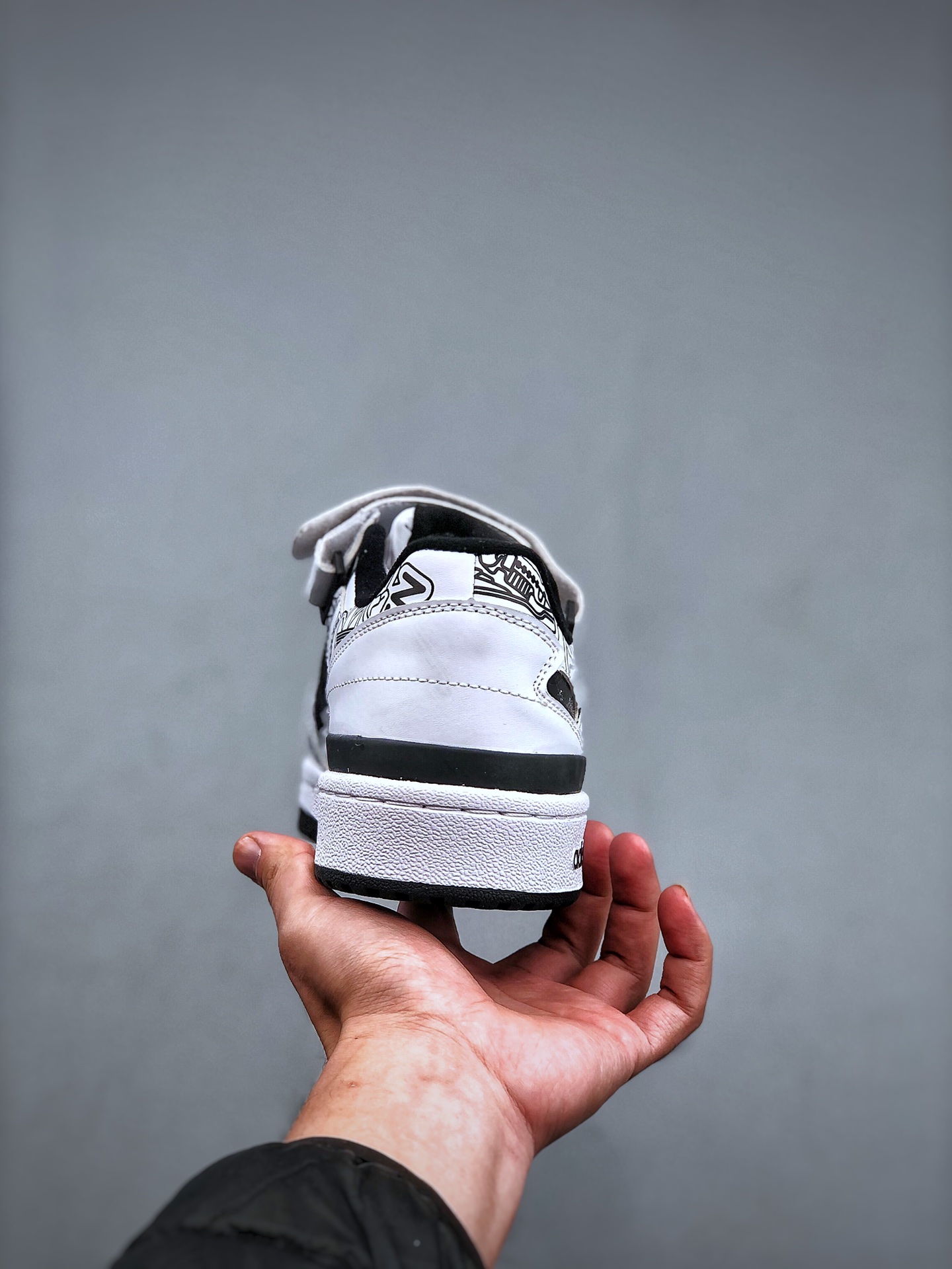 Adidas Originals Forum Low 黑白 涂鸦 低帮百搭潮流休闲运动板鞋插图6 Adidas Originals Forum Low 黑白 涂鸦 低帮百搭潮流休闲运动板鞋插图6