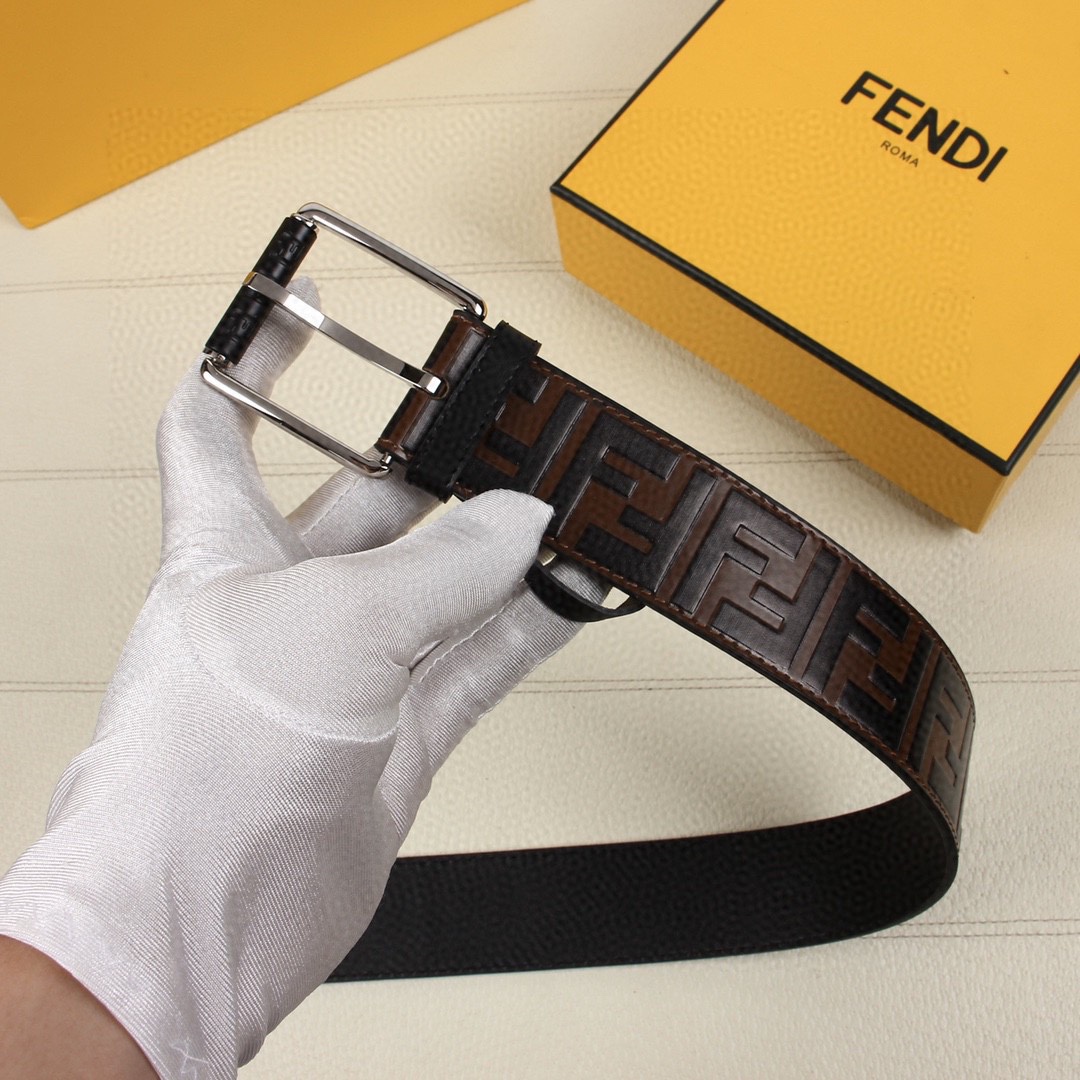 Fendi 五金做工精细 线条流畅 表面光滑 𝐙𝐏电镀工艺 香港通关【𝐇𝐀𝐀𝐒】 进口皮料