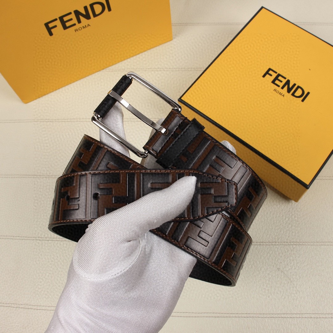 Fendi 五金做工精细 线条流畅 表面光滑 𝐙𝐏电镀工艺 香港通关【𝐇𝐀𝐀𝐒】 进口皮料