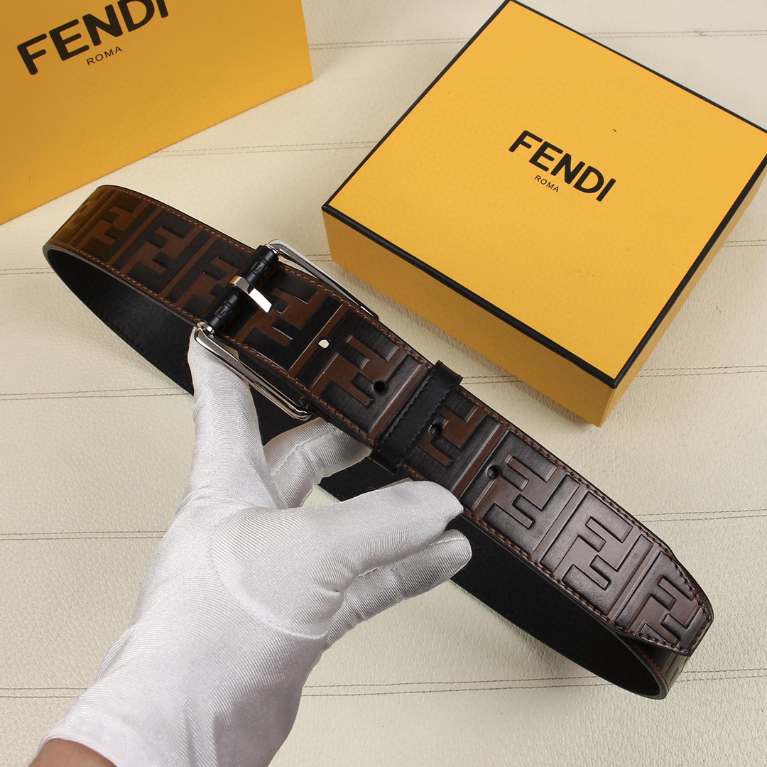 Fendi 五金做工精细 线条流畅 表面光滑 𝐙𝐏电镀工艺 香港通关【𝐇𝐀𝐀𝐒】 进口皮料