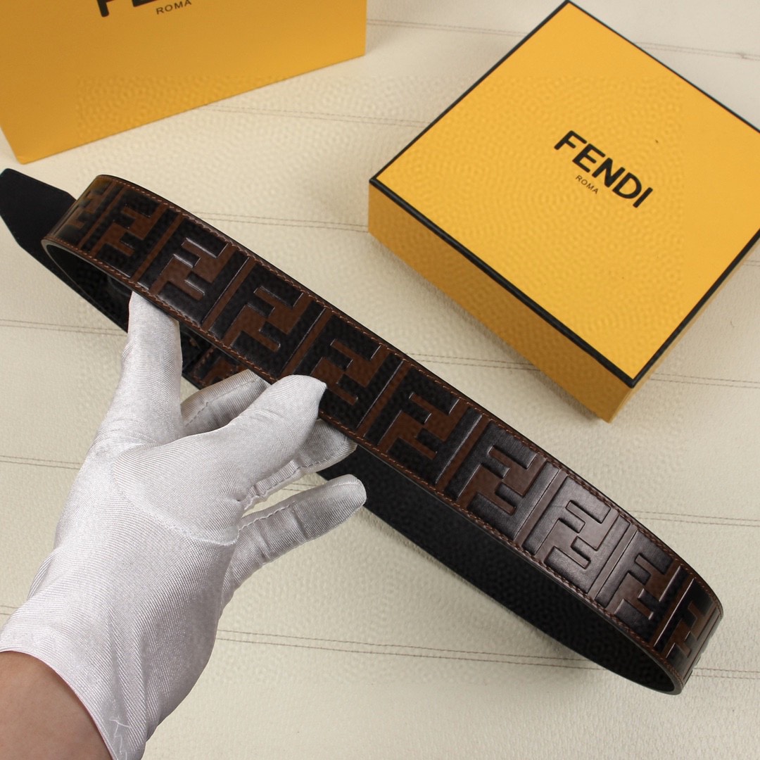 Fendi 五金做工精细 线条流畅 表面光滑 𝐙𝐏电镀工艺 香港通关【𝐇𝐀𝐀𝐒】 进口皮料