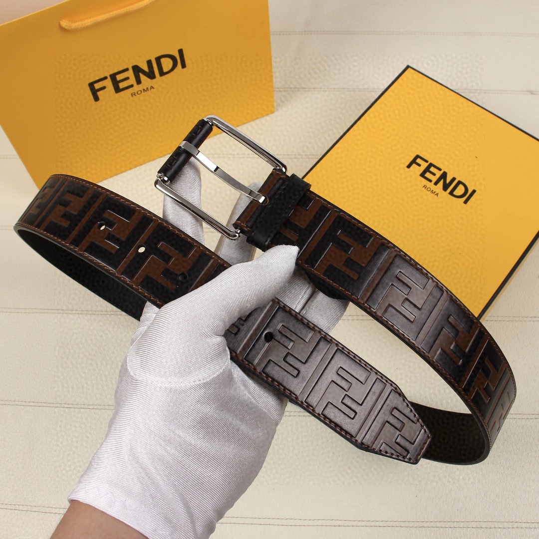 Fendi 五金做工精细 线条流畅 表面光滑 𝐙𝐏电镀工艺 香港通关【𝐇𝐀𝐀𝐒】 进口皮料
