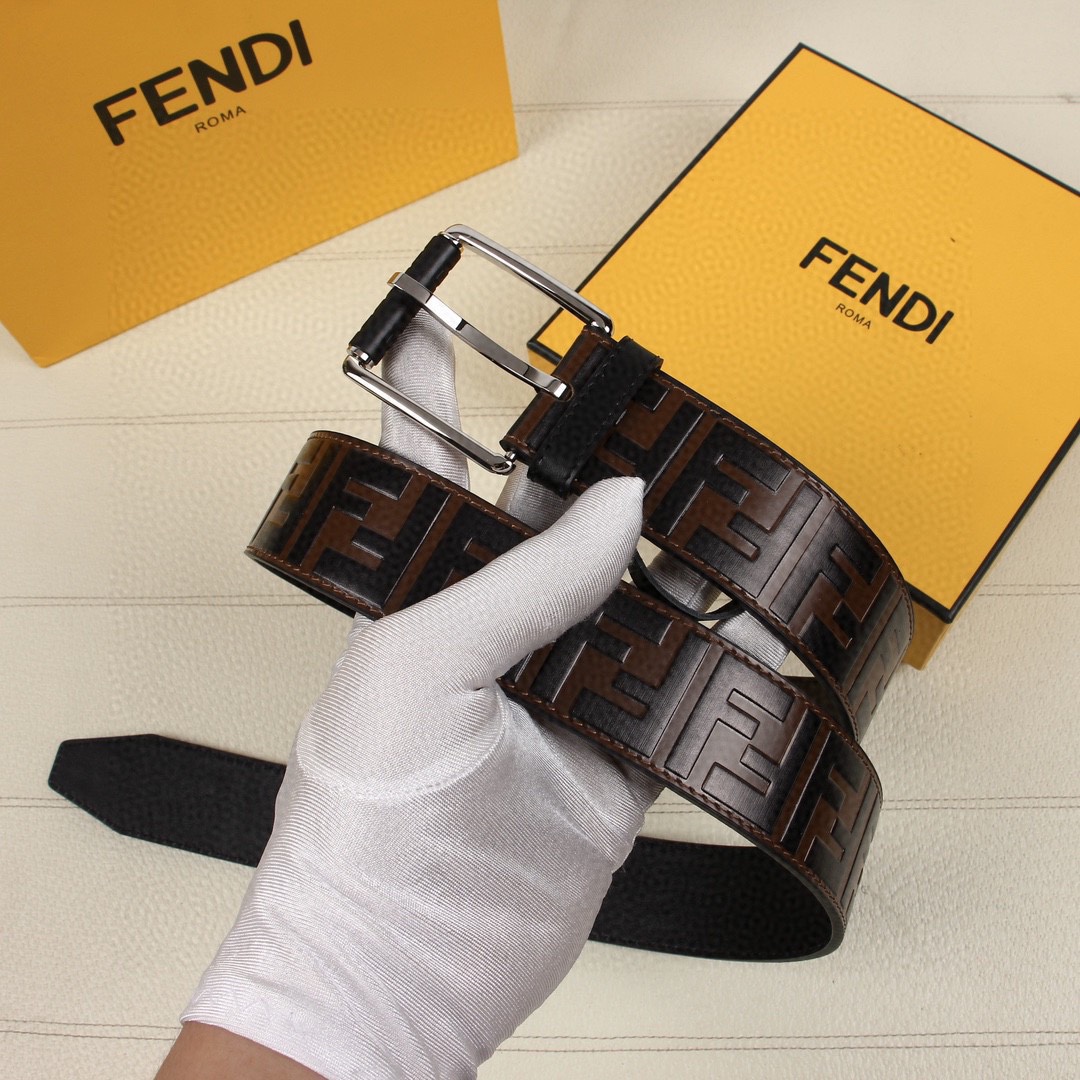 Fendi 五金做工精细 线条流畅 表面光滑 𝐙𝐏电镀工艺 香港通关【𝐇𝐀𝐀𝐒】 进口皮料