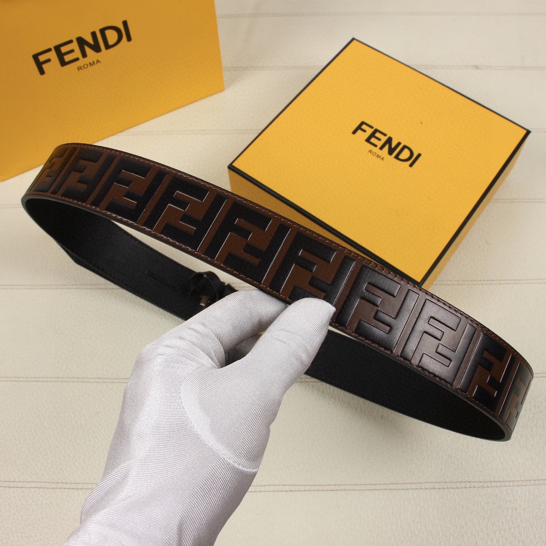 Fendi 五金做工精细 线条流畅 表面光滑 𝐙𝐏电镀工艺 香港通关【𝐇𝐀𝐀𝐒】 进口皮料