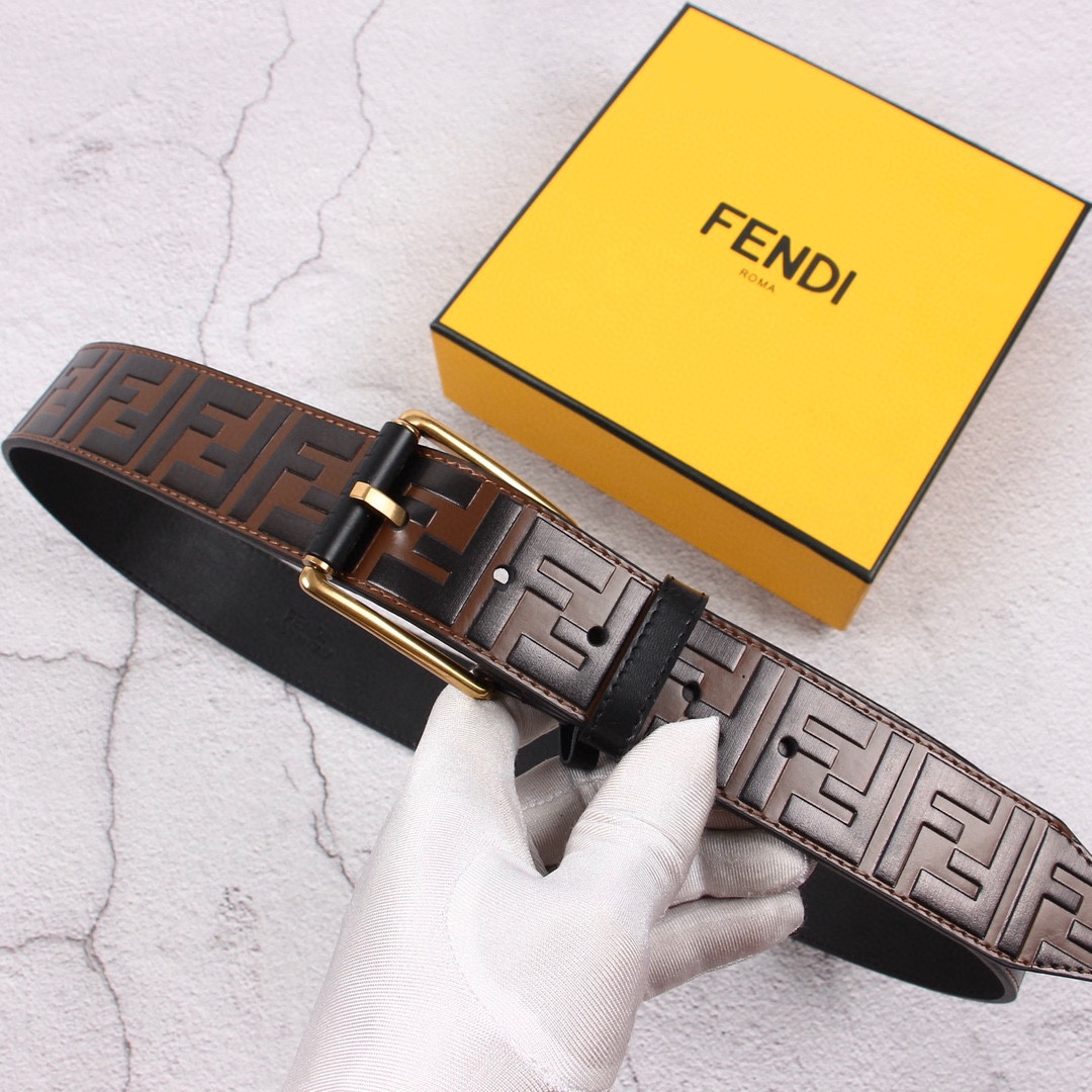 Fendi 五金做工精细 线条流畅 表面光滑 𝐙𝐏电镀工艺 香港通关【𝐇𝐀𝐀𝐒】 进口皮料