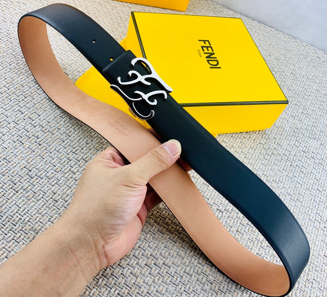 Fendi 五金做工精细 线条流畅 表面光滑 𝐙𝐏电镀工艺 香港通关【𝐇𝐀𝐀𝐒】 进口皮料