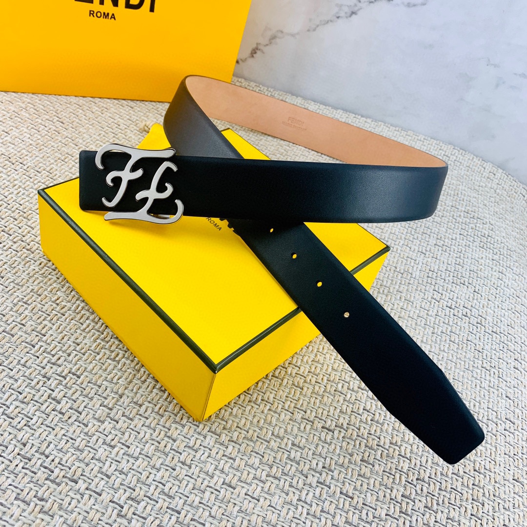 Fendi 五金做工精细 线条流畅 表面光滑 𝐙𝐏电镀工艺 香港通关【𝐇𝐀𝐀𝐒】 进口皮料