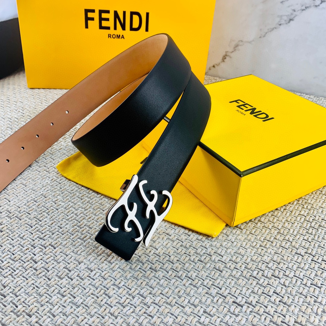 Fendi 五金做工精细 线条流畅 表面光滑 𝐙𝐏电镀工艺 香港通关【𝐇𝐀𝐀𝐒】 进口皮料