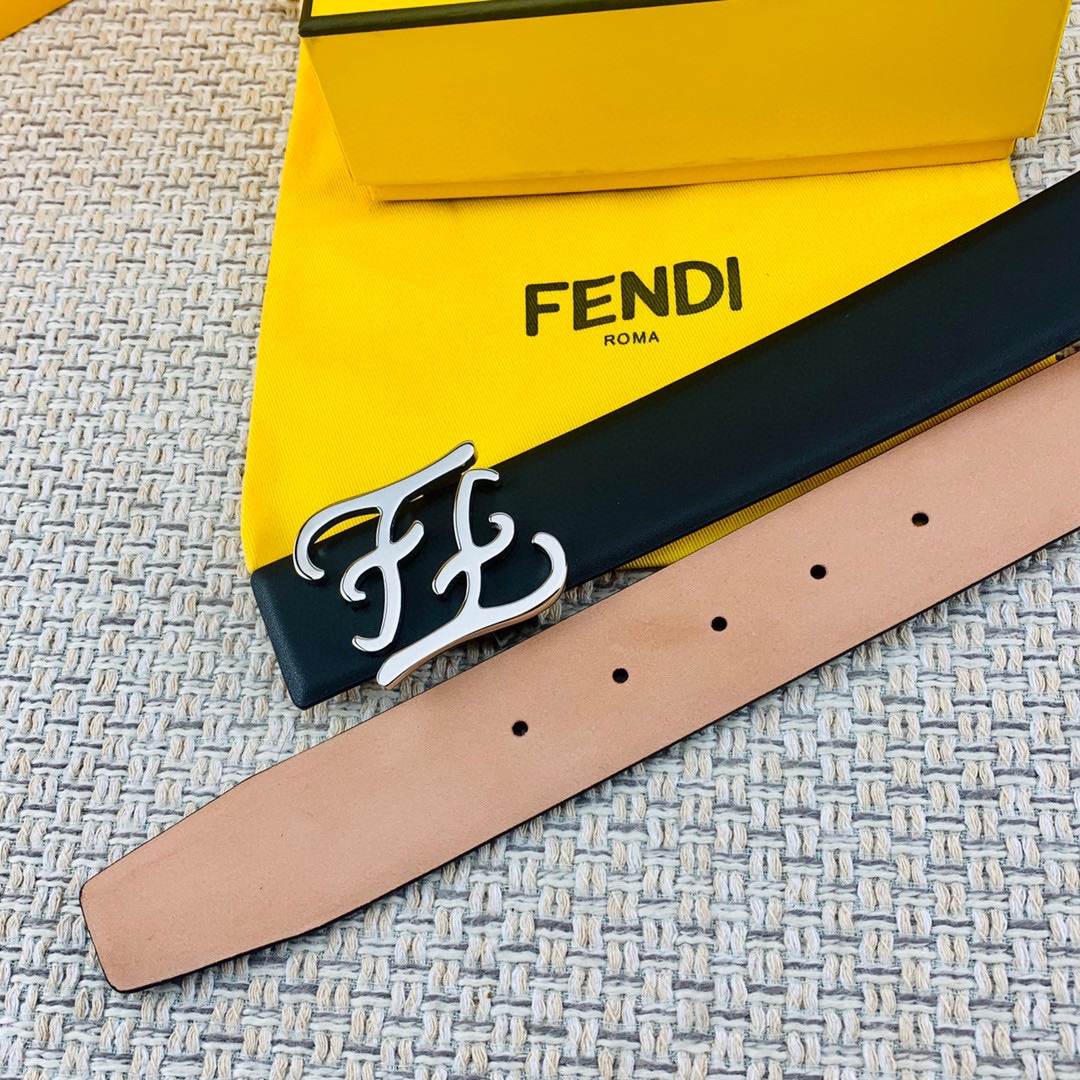 Fendi 五金做工精细 线条流畅 表面光滑 𝐙𝐏电镀工艺 香港通关【𝐇𝐀𝐀𝐒】 进口皮料