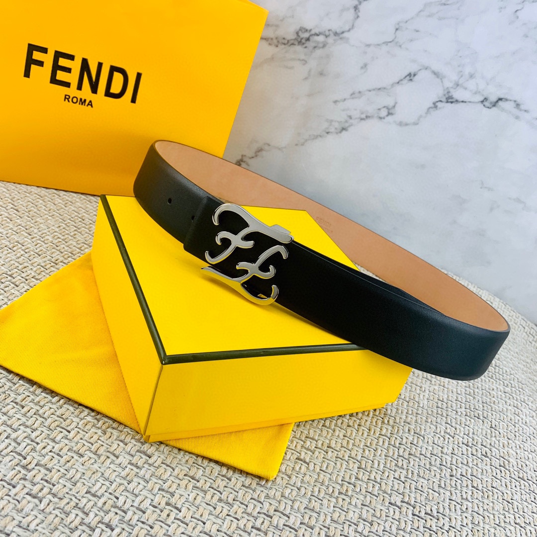 Fendi 五金做工精细 线条流畅 表面光滑 𝐙𝐏电镀工艺 香港通关【𝐇𝐀𝐀𝐒】 进口皮料