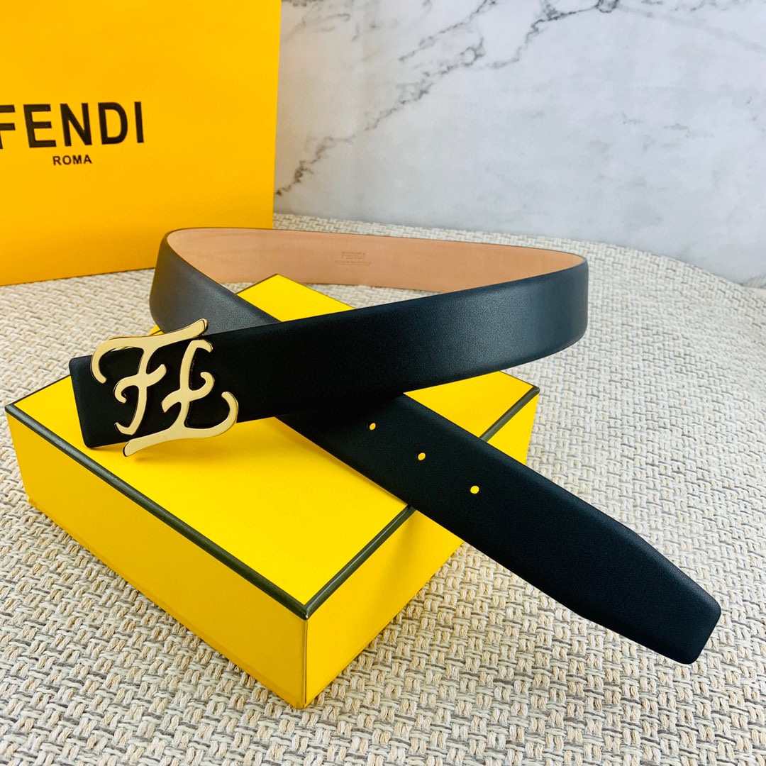 Fendi 五金做工精细 线条流畅 表面光滑 𝐙𝐏电镀工艺 香港通关【𝐇𝐀𝐀𝐒】 进口皮料