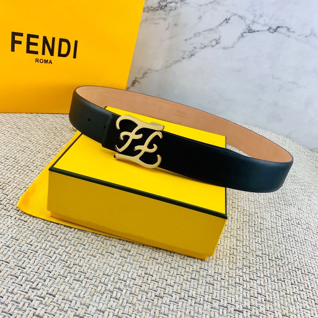 Fendi 五金做工精细 线条流畅 表面光滑 𝐙𝐏电镀工艺 香港通关【𝐇𝐀𝐀𝐒】 进口皮料
